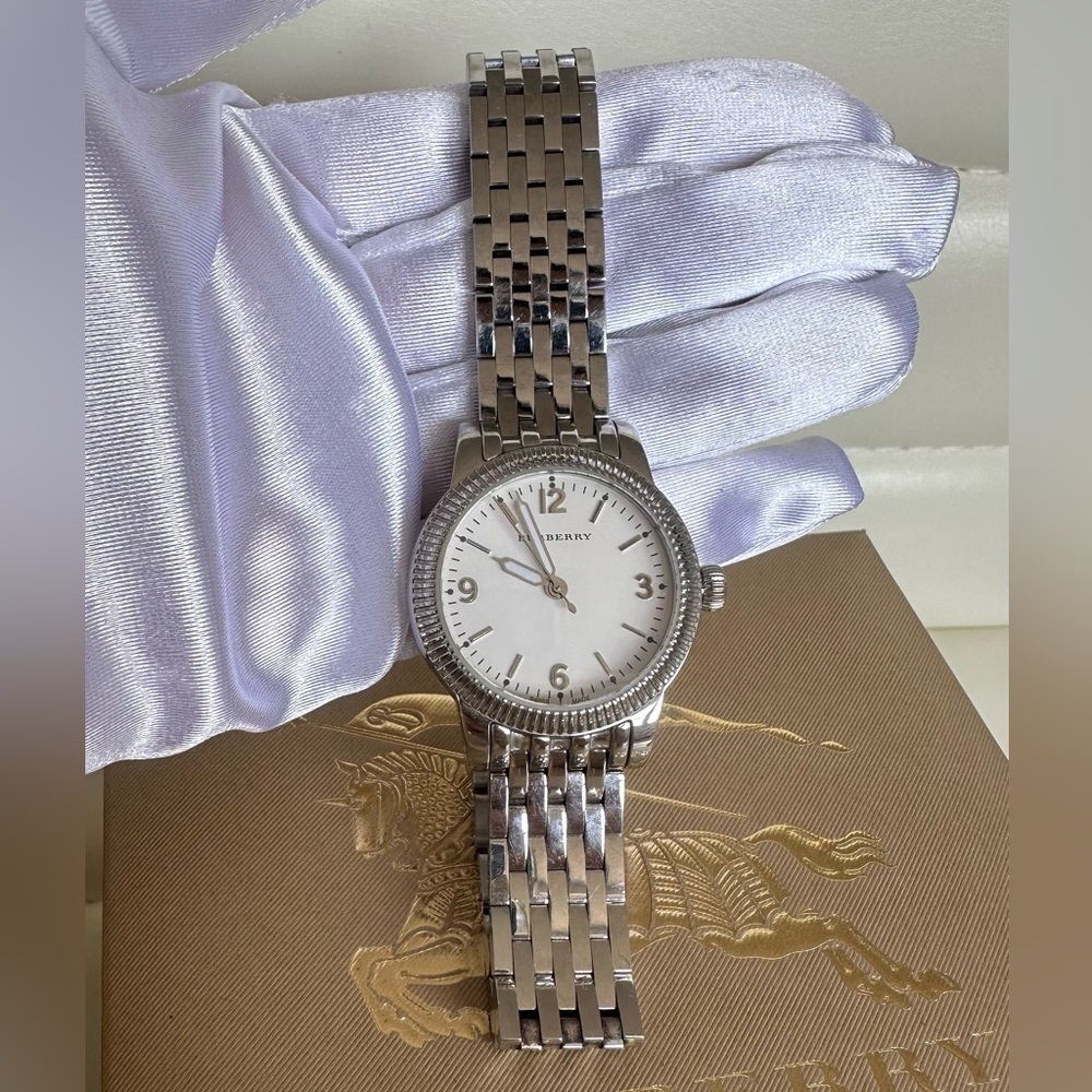 Authentic Burberry White Stainless Steel The Utilitarian BU7856 Ladies watch - Picture 2 of 5